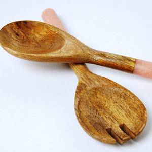 Ensemble de 2 serveurs à salade en résine, finition mate marbrée marron, ensemble de serveurs à salade en bois naturel avec 2 spatules, ustensiles durables faits à la main - Product Image 1