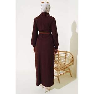 Vestido cuello alto con cinturón marrón - Product Image 4