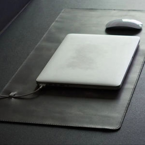 แผ่นรองโต๊ะทำงานหนังแท้คุณภาพพรีเมียม ผิวเรียบ ทนทาน ป้องกันกลิ่น ปกป้องอย่างดี รุ่น LMD-0178 - Product Image 1