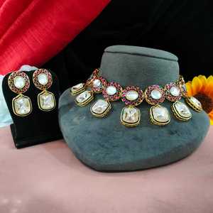 Conjunto de collar de mujer con acabado dorado antiguo Hermoso vidrio sin cortar Kundan Meenakari Fusion Brass para bodas Ocasiones festivas - Product Image 2