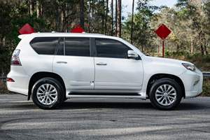 Lexus GX 460 2014 Usado, Sin Reserva, Motor V8 de 4.6 Litros, Tracción en las Cuatro Ruedas, Paquete Premium, Mayormente de Propietarios del Sur - Product Image 3