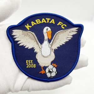 Écussons tissés réfléchissants personnalisables avec motif cœur pour chapeaux et articles promotionnels – Badges écologiques de haute qualité - Product Image 3