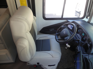 1F66F5DN4P0A12127 Nueva Autocaravana de Lujo Clase A 2025 con Motor a Gasolina y Amplio Interior Deslizable - Product Image 5