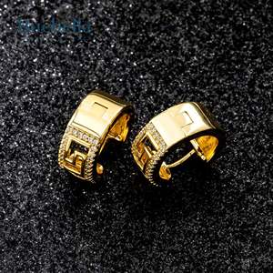 Venta caliente 925 plata esterlina 18K oro helado llave griega pendientes de Aro para Hombres estilo Hip Hop - Product Image 3