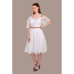 Vestido de noche de fiesta de tul blanco hecho a mano, adornos florales, ajuste femenino, silueta de línea A, longitud Midi, diseño asimétrico - Product Image 1