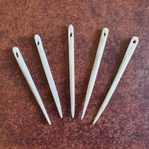 Aiguille à coudre en cuir d'os de buffle Outil poli sculpté à la main pour la couture, le tissage et les projets d'artisanat textile - Product Image 6