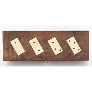 Boîte de jeu de dominos en bois naturel artisanale, fabrication sur mesure - Product Image 2