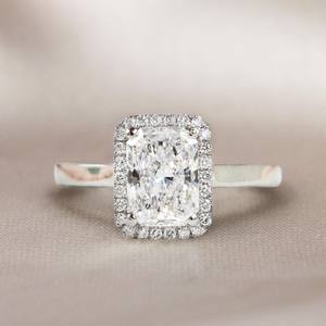 Bague de fiançailles en moissanite taille radiant 10x7mm, halo solitaire, en argent sterling 925, bijoux en gros - Product Image 1