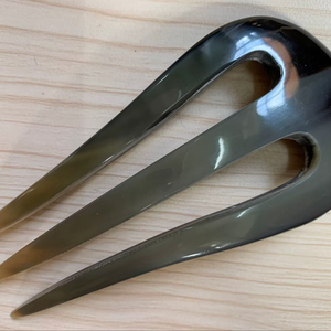 ปิ่นปักผมรูปเขาควายขัดเงาสำหรับผู้หญิงทำจากเขาวัวอุปกรณ์เสริมจากธรรมชาติ - Product Image 1