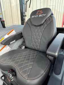 รถแทรกเตอร์แบดบอย 5055 พร้อมที่ตัก ขาย ปี 2025 รถแทรกเตอร์แบดบอย 5055CS รถแทรกเตอร์แบดบอย 3026 70 แรงม้า ขับเคลื่อน 4 ล้อ รถแทรกเตอร์อเนกประสงค์ขนาดกะทัดรัดสำหรับงานเกษตร - Product Image 6