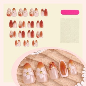 Lot de 30 faux ongles haut de gamme à motif amande, fleurs 3D, feuilles d'érable et imprimé léopard, style <span class=keywords><strong>manucure</strong></span> française, collection automne/hiver, vente en gros - Product Image 2