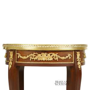 Table basse rectangulaire de luxe avec plateau en marbre blanc et cadre ajouré sculpté à la main en or pour salons classiques - Product Image 3