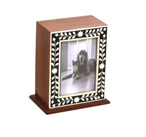 Urnas de cremación de madera hechas a mano de estilo americano para cenizas de gatos y perros Urnas funerarias modernas para dueños de mascotas al por mayor - Product Image 2