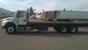 Échangez avec nous pour un camion plateau à double essieu M2 d'occasion de 2019 - 300 CV, boîte automatique 6 vitesses, expédition mondiale - Product Image 3