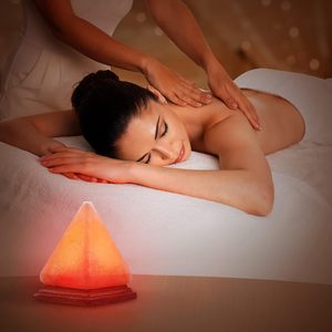 Lámpara de sal del Himalaya USB Crystal Rock Pyramid Style Cuadrado tallado a mano con base de madera genuina Estilo de amor genuino - Product Image 2
