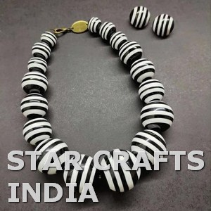 เครื่องประดับแฟชั่นเรซินจี้ใบไม้สีเหลืองสร้อยคอขายส่งจี้หัวใจหรูหราเครื่องประดับแฟชั่นเครื่องประดับสร้อยคอเครื่องประดับ - Product Image 3