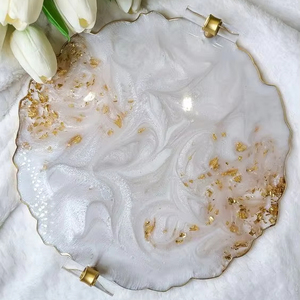 BANDEJA DE RESINA MODERNA ÚNICA MEJOR HECHA A MANO Elegante bandeja ecológica desechable redondeada para servir y peinar el hogar - Product Image 1