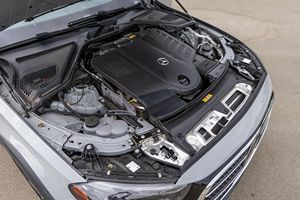 Mercedes-Benz E450 4Matic 2024 Usado, con Motor Híbrido Turboalimentado para Todo Terreno, Tracción en las Cuatro Ruedas, Color Gris Alpino de Fábrica - Product Image 6
