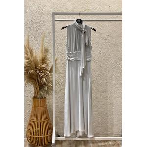 Vestido Midi de Satén con Cuello Alto y Pañuelo en el Hombro - Gris - Product Image 1