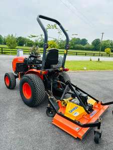 Tractor Compacto Kubota B2650 con Cortadora de Césped en Venta - Product Image 4