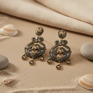 Boucles d'oreilles pendantes vintage en forme de cœur pour femme, plaqué or 22 carats, avec cristaux et strass, bijou de soirée tendance - Product Image 1
