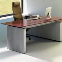 Bureau de direction moderne en forme de L avec armoire latérale et ensemble de chaises en cuir rouge, mobilier de bureau de luxe pour patron