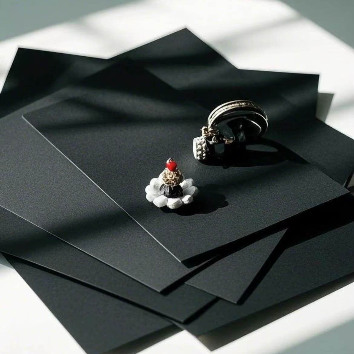 Super Grade 350g Black Cardboard Customized Size Offset Printing Compatible Coated Paper for Notebooks and Gift Use