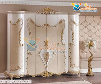 Meubles de chambre à coucher design baroque italien Armoire classique à 4 portes sculptée en feuille d'or Armoire principale majestueuse Villa de luxe