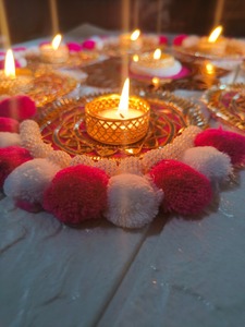 Festival tradicional boda y Pooja decoración conjunto Rangoli/Kolam/Muggu Diya titular con soporte dorado vela de té para Diwali - Product Image 6