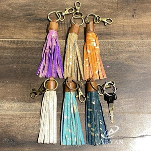 ใหม่พวงกุญแจหนังขนโลหะแท้ทำด้วยมือน่ารักมีพู่สีรุ้งสวยงามพวงกุญแจสไตล์ตะวันตก - Product Image 1