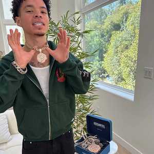 LIL MOSEY Colgante y Amuleto Personalizado de Oro de 14K con Diamantes - Product Image 5