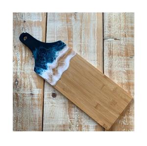 Planche à découper en résine océan avec base en bois artisanale ambiance côtière idéale pour les chefs à domicile et les plats décoratifs - Product Image 4