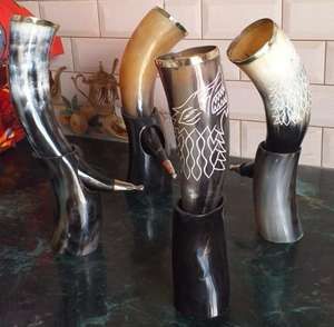 Corne à boire viking artisanale écologique avec support, tasse en corne de buffle naturelle avec détails en laiton pour usage domestique - Product Image 5