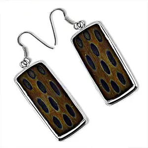 Boucles d'oreilles pendantes rectangulaires en argent avec plumes pour femmes, design élégant et tendance - Product Image 3