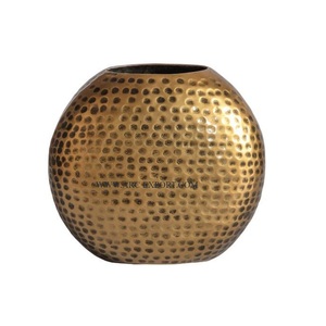Vases à fleurs martelés en laiton plaqué or de qualité supérieure Vase à fleurs décoratif pour la maison design classique à bas prix - Product Image 1
