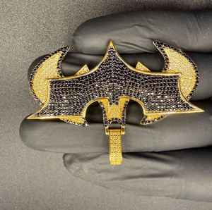 Colgante de Diamante Moissanita Redondo Negro y Amarillo con Logotipo de Superhéroe, Plata de Ley 925 con Baño de Oro, Joyería Fina, Regalo Único - Product Image 4