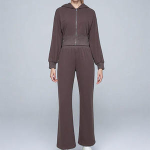 Ensemble de survêtement à capuche pour femme en deux pièces, personnalisé, de luxe, avec strass, décontracté, écologique, respirant - Product Image 1