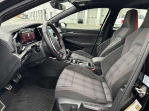 Nouveauté 2024 Volkswagen Golf GTI 380 SE avec navigation, voitures d'occasion premium - Product Image 2