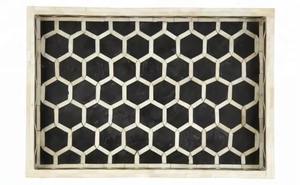 Vente directe d'usine, plateau de service carré personnalisé avec incrustation de nacre, travail en résine et os, finition en écorce de bois et poignées en métal - Product Image 3