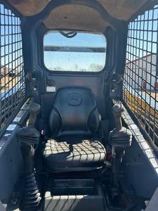 Cargadora Compacta John Deere 318D de 2012 con Motor Diésel, Sistema Hidráulico Eaton y Neumáticos de Alta Eficiencia en Venta - Product Image 6