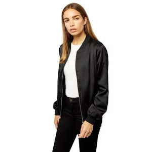 Chaqueta universitaria de satén Chaquetas universitarias con logotipo personalizado para hombre Chaqueta de béisbol informal de manga larga a la moda con revestimiento bordado - Product Image 4