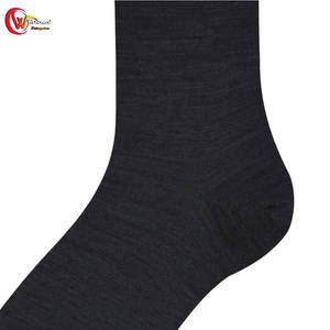 ถุงเท้ากีฬาฟุตบอลสำหรับผู้ชายถุงเท้าฟุตบอลกีฬาดีไซน์ใหม่ระบายอากาศได้ดีสีทึบ - Product Image 4