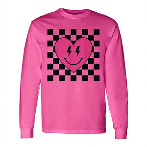 Camiseta Rosa de Manga Larga con Estampado de Corazón Sonriente y Patrón a Cuadros, Producto Promocional - Product Image 3