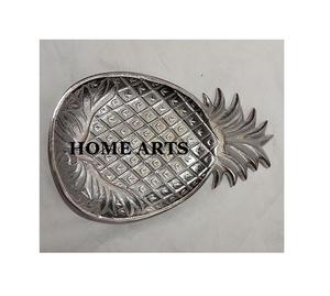 Plateau de service en forme de feuille d'ananas au design unique Plateau à dessert en aluminium de couleur argent fait à la main à bon prix - Product Image 1