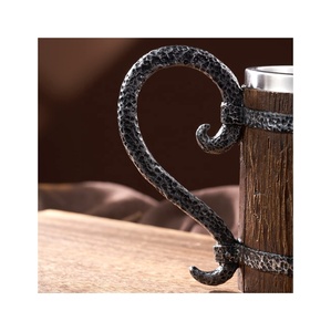 Chope à bière en acier inoxydable et bois de style vintage fait à la main avec manche en bois Logo personnalisé Vente en gros écologique pour la maison et le restaurant - Product Image 5