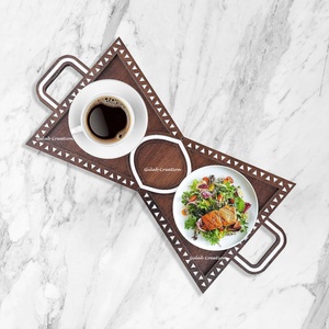 Plateau de service rectangulaire en bois de style moderne à motif géométrique fait main, idéal pour les collations, les desserts, les fêtes et les cadeaux – Artisanat en bois - Product Image 5