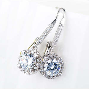 Orecchini a Leva con Cristalli Autentici in Rodio - Product Image 5