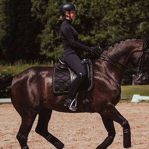Almohadillas de Silla de Montar Ecuestres de Satén de Compresión Ajustable de Alta Calidad para Doma, Equitación Occidental, Salto y Competición, con Logotipo Personalizado - Product Image 6