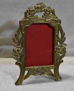 Cadre photo en métal conçu pour présenter des souvenirs précieux avec un attrait décoratif élégant pour l'intérieur de la maison aujourd'hui - Product Image 5