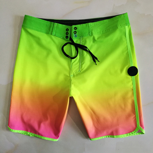 Concevez votre propre logo personnalisé pour les shorts de planche en tissu extensible dans les 4 sens pour hommes - Product Image 5